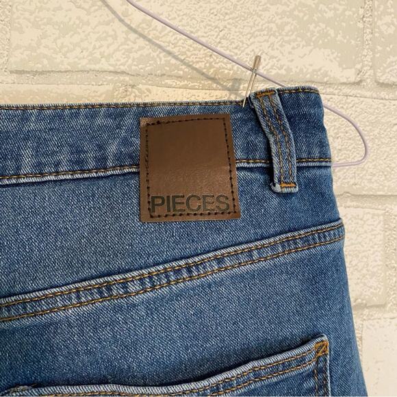 NWT $70 Pieces UK Denim Flare Fit High Waist Jeans MED NEW - Picture 11 of 16